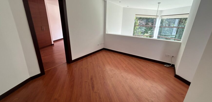 Rento Casa con Piscina, Cuatro Dormitorios, Urb. Privada. Sector Rancho San Francisco