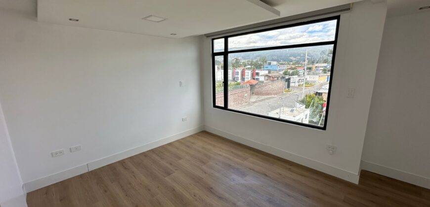 Vendo Casa, A Estrenar, Cuatro Dormitorios, Conjunto Privado. Sector Valle de Los Chillos