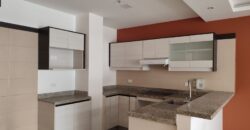 Vendo Suite, con Balcón, Parqueadero, Bodega. Sector 12 de Octubre
