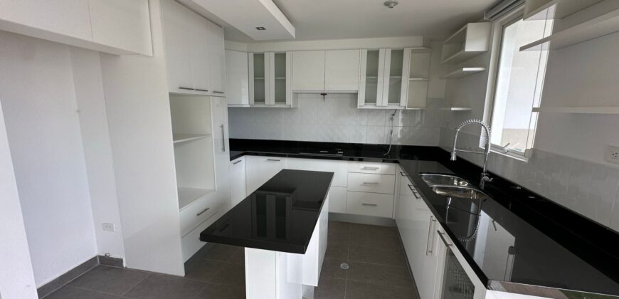 Vendo Casa, A Estrenar, Cuatro Dormitorios, Conjunto Privado. Sector Valle de Los Chillos