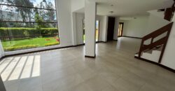 Rento Casa con Piscina, Cuatro Dormitorios, Urb. Privada. Sector Rancho San Francisco