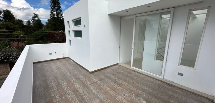 Vendo Casa, A Estrenar, Cuatro Dormitorios, Conjunto Privado. Sector Valle de Los Chillos