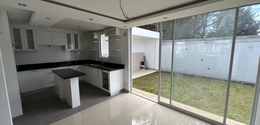Vendo Casa, A Estrenar, Cuatro Dormitorios, Conjunto Privado. Sector Valle de Los Chillos