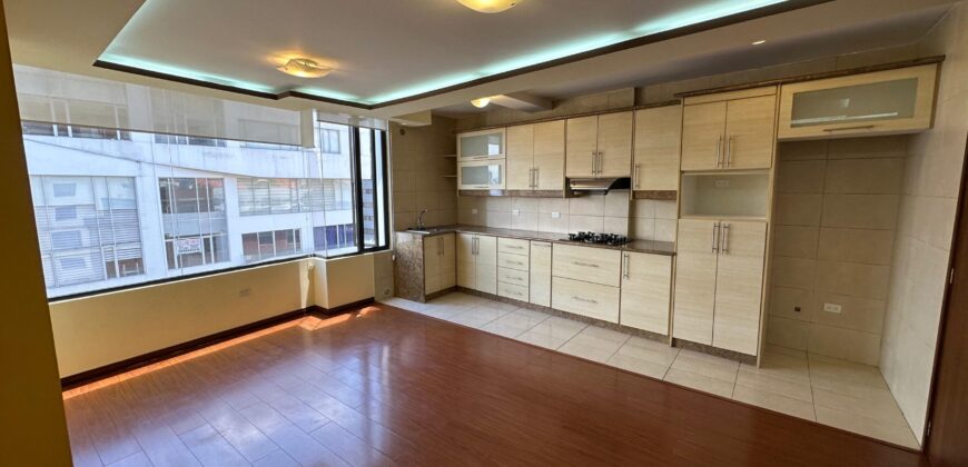 Rento Suite, Sin Amoblar, un Dormitorio, Parqueadero. Sector 12 de Octubre