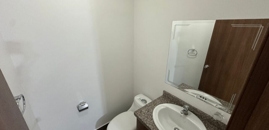 Vendo Suite, un Dormitorio, Terraza, Parqueadero. Sector El Batan