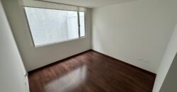 Vendo Suite, un Dormitorio, Terraza, Parqueadero. Sector El Batan