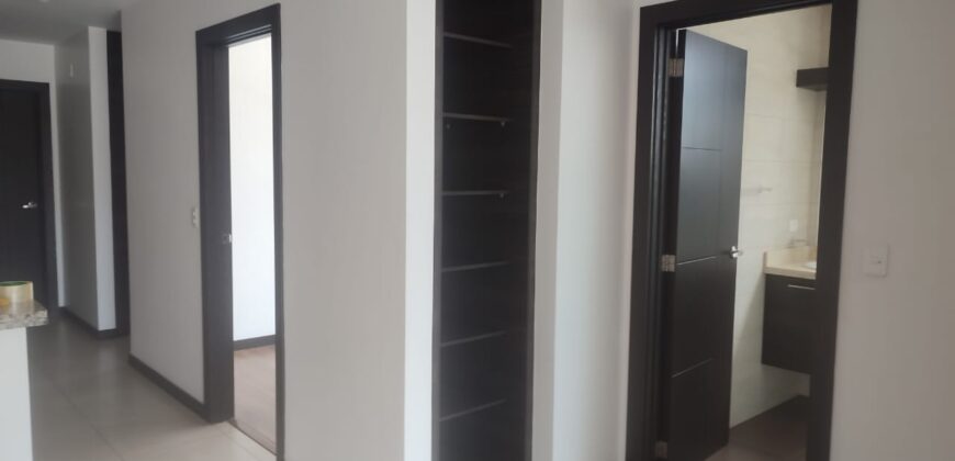 Rento Departamento, Dos Dormitorios, Sin Amoblar, Balcón. Sector 12 de Octubre