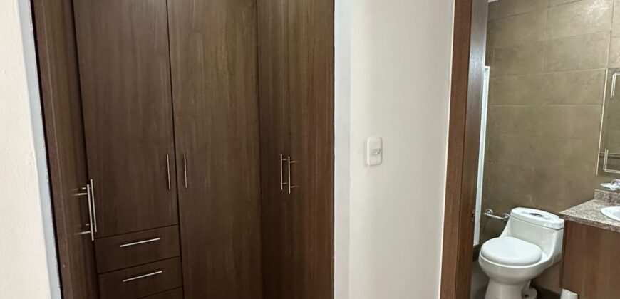 Vendo Suite, un Dormitorio, Terraza, Parqueadero. Sector El Batan