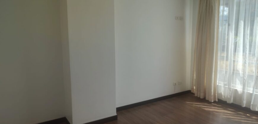 Rento Departamento, Dos Dormitorios, Sin Amoblar, Balcón. Sector 12 de Octubre