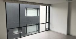 Vendo Suite, un Dormitorio, Parqueadero. Sector La Carolina