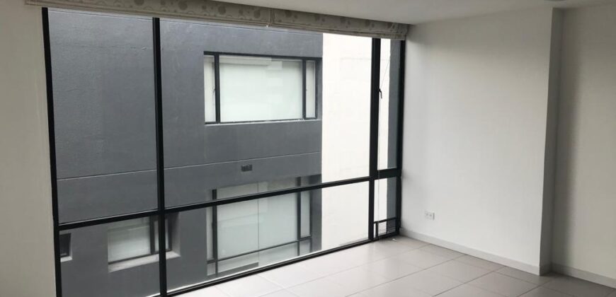 Vendo Suite, un Dormitorio, Parqueadero. Sector La Carolina