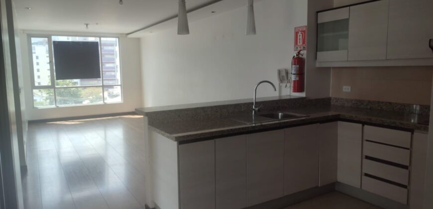 Rento Departamento, Dos Dormitorios, Sin Amoblar, Balcón. Sector 12 de Octubre