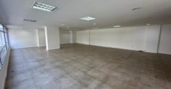 Rento Local/oficina, Sin Amoblar, Parqueaderos. Sector La Carolina