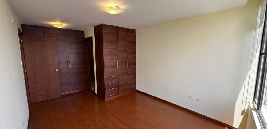 Rento Suite, Sin Amoblar, un Dormitorio, Parqueadero. Sector 12 de Octubre