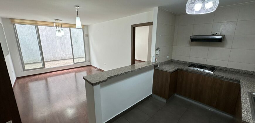 Vendo Suite, un Dormitorio, Terraza, Parqueadero. Sector El Batan