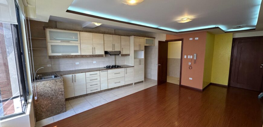 Rento Suite, Sin Amoblar, un Dormitorio, Parqueadero. Sector 12 de Octubre