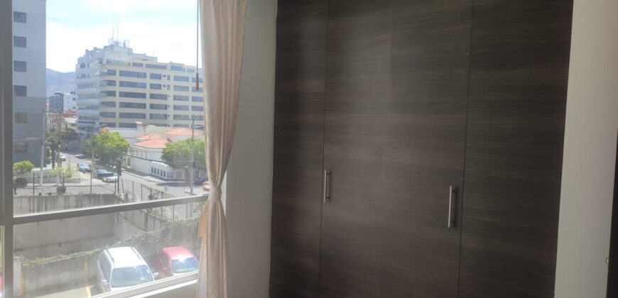 Rento Departamento, Dos Dormitorios, Sin Amoblar, Balcón. Sector 12 de Octubre