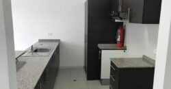 Vendo Suite, un Dormitorio, Parqueadero. Sector La Carolina