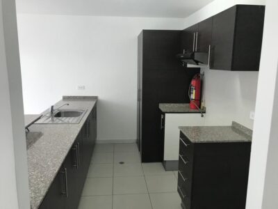 Vendo Suite, un Dormitorio, Parqueadero. Sector La Carolina