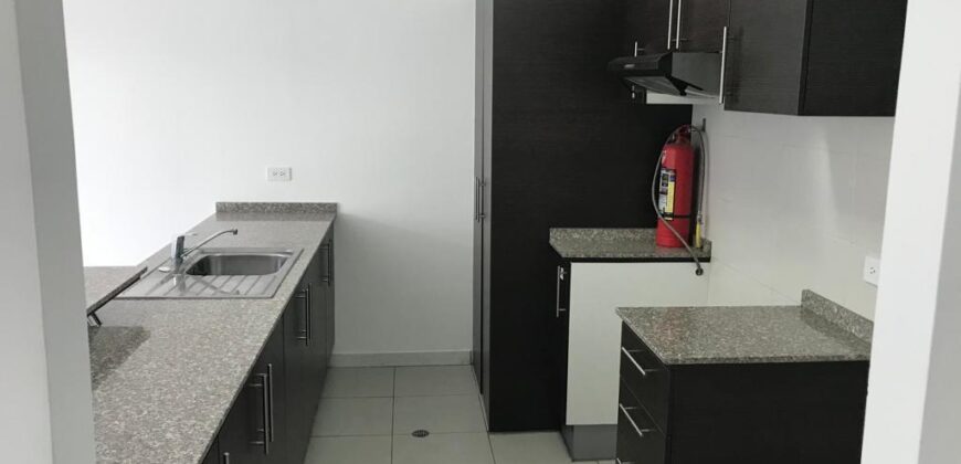 Vendo Suite, un Dormitorio, Parqueadero. Sector La Carolina