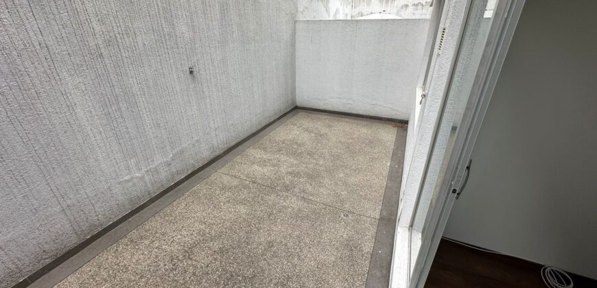 Vendo Suite, un Dormitorio, Terraza, Parqueadero. Sector El Batan