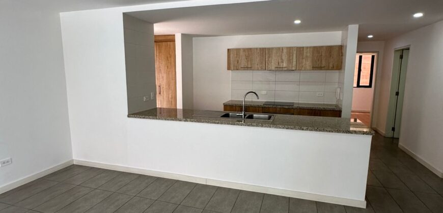 Vendo Departamento, Dos Dormitorios, Balcón. Sector Bosmediano
