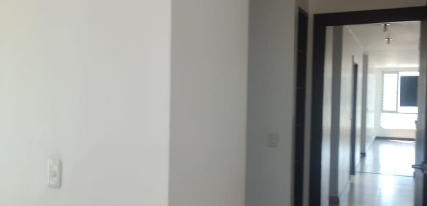 Rento Departamento, Dos Dormitorios, Sin Amoblar, Balcón. Sector 12 de Octubre
