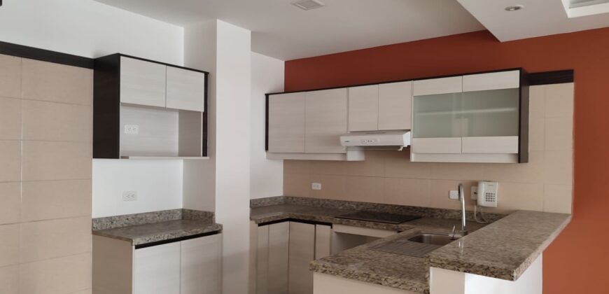 Rento Suite, Sin Amoblar, un Dormitorio, Balcón. Sector 12 de Octubre
