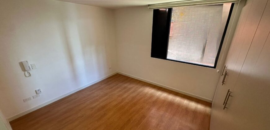 Vendo Departamento, Dos Dormitorios, Balcón. Sector Bosmediano