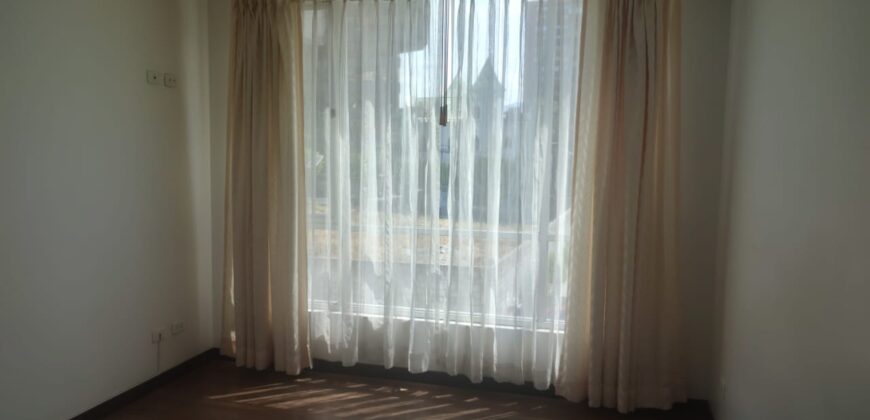 Rento Departamento, Dos Dormitorios, Sin Amoblar, Balcón. Sector 12 de Octubre