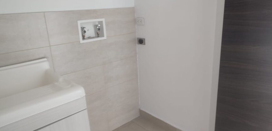 Rento Departamento, Dos Dormitorios, Sin Amoblar, Balcón. Sector 12 de Octubre