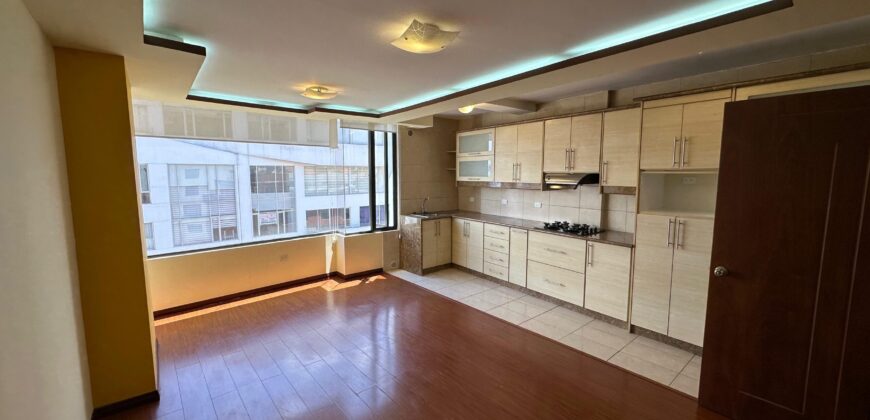 Rento Suite, Sin Amoblar, un Dormitorio, Parqueadero. Sector 12 de Octubre