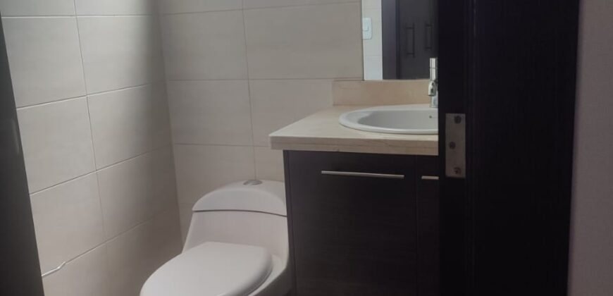 Rento Departamento, Dos Dormitorios, Sin Amoblar, Balcón. Sector 12 de Octubre