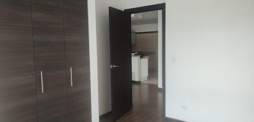 Rento Departamento, Dos Dormitorios, Sin Amoblar, Balcón. Sector 12 de Octubre