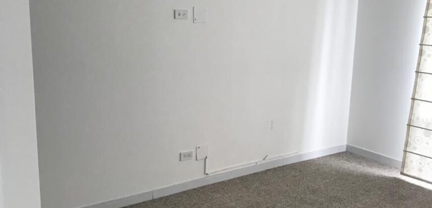 Vendo Suite, un Dormitorio, Parqueadero. Sector La Carolina
