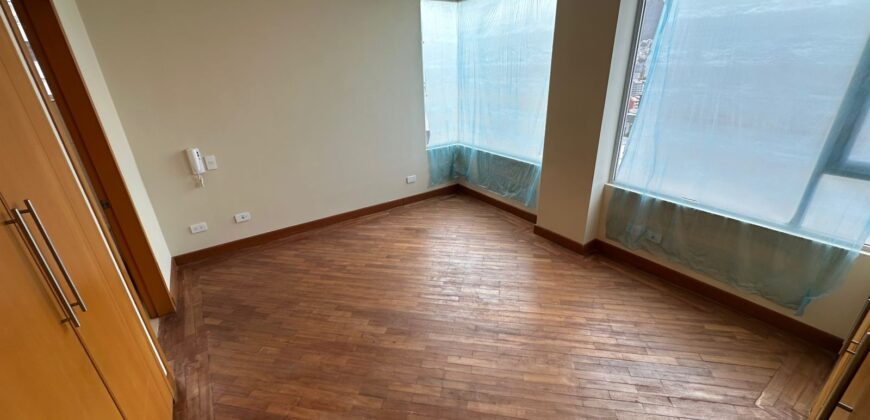 Vendo Departamento, Tres Dormitorios, Terraza. Sector El Batán