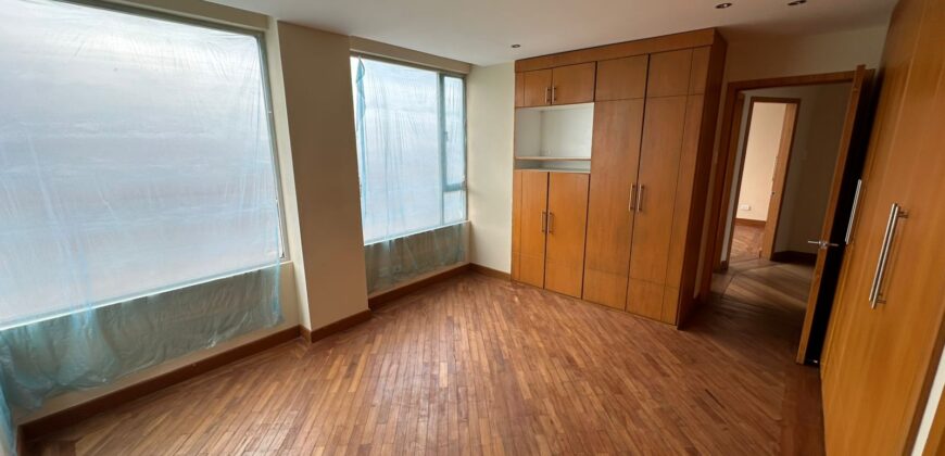 Vendo Departamento, Tres Dormitorios, Terraza. Sector El Batán