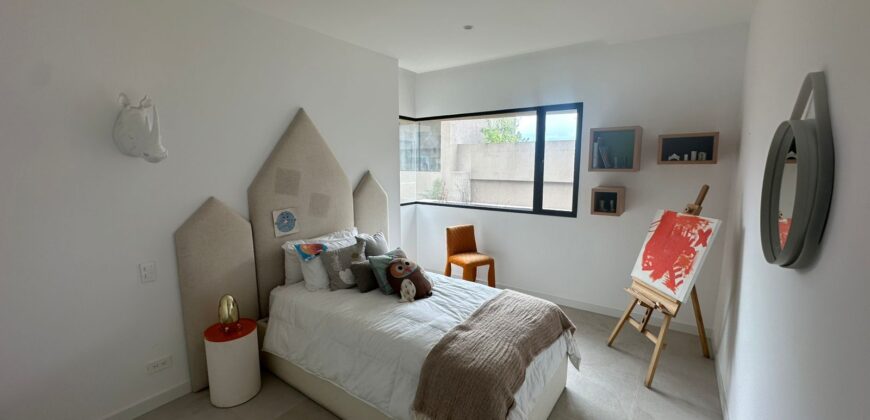 Vendo Departamento, a Estrenar Dos Dormitorios, Parqueadero. Sector Cumbaya