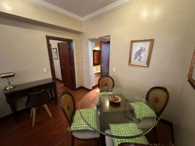 Vendo Suite, Amoblada, un Dormitorio, Parqueadero. Sector Gaspar de Villarroel