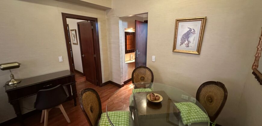 Vendo Suite, Amoblada, un Dormitorio, Parqueadero. Sector Gaspar de Villarroel