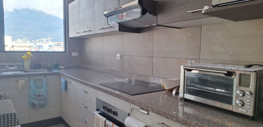 Vendo Departamento, Dos Dormitorios, Balcón, Parqueadero. Sector La Carolina