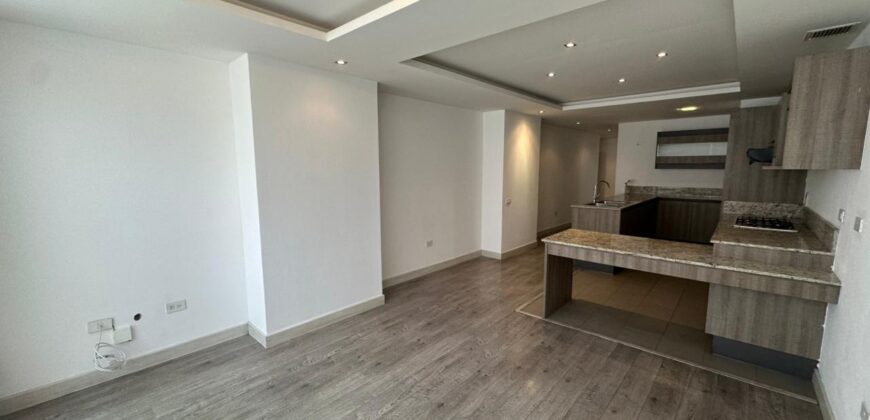 Vendo Suite, un Dormitorio, Parqueadero. Sector El Batan