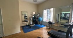 Vendo Suite, Amoblada, un Dormitorio, Parqueadero. Sector Gaspar de Villarroel