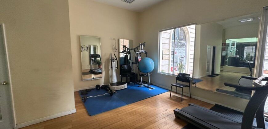 Vendo Suite, Amoblada, un Dormitorio, Parqueadero. Sector Gaspar de Villarroel
