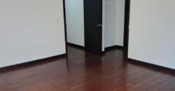 Rento Departamento, Tres Dormitorios, Dos Parqueaderos. Sector La Carolina
