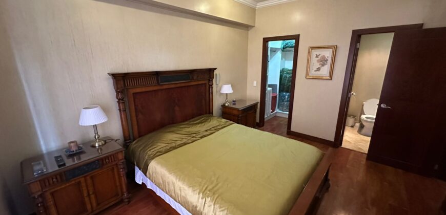 Vendo Suite, Amoblada, un Dormitorio, Parqueadero. Sector Gaspar de Villarroel