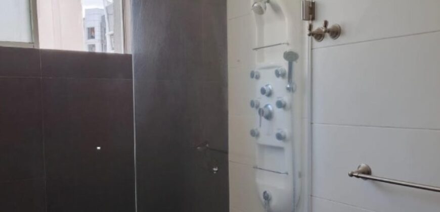 Rento Departamento, Tres Dormitorios, Dos Parqueaderos. Sector La Carolina