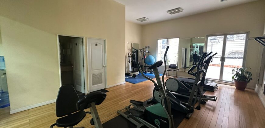 Vendo Suite, Amoblada, un Dormitorio, Parqueadero. Sector Gaspar de Villarroel