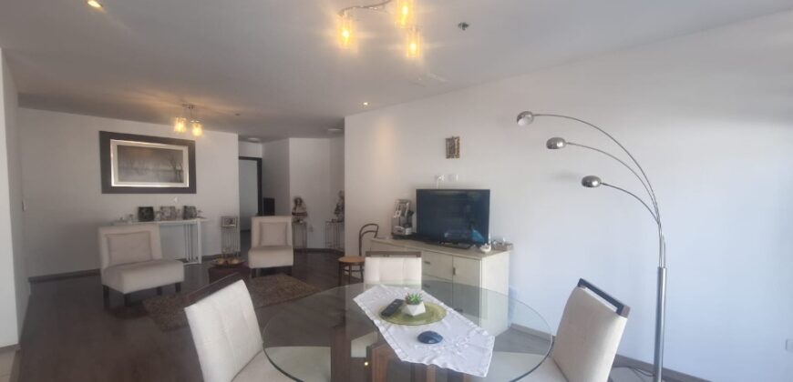 Vendo Departamento, Dos Dormitorios, Balcón, Parqueadero. Sector La Carolina