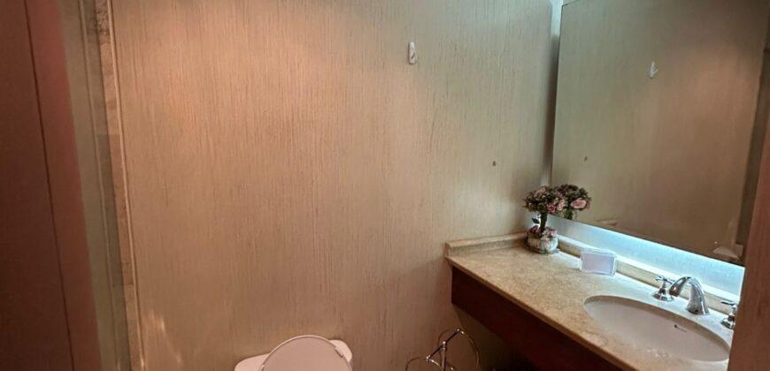 Vendo Suite, Amoblada, un Dormitorio, Parqueadero. Sector Gaspar de Villarroel